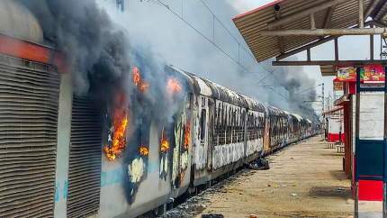Agnipath Scheme Protest : 200 ट्रेनें हुईं प्रभावित, देश के 11 राज्यों तक पहुंची अग्निपथ की आग