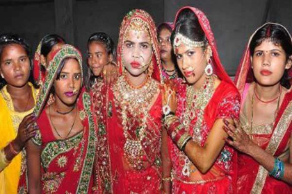 Sonbhadra : अंधविश्वास के चलते दो पत्नियों को करनी पड़ी आपस में शादी, विवाह के बाद दी गई दावत