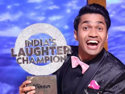 India’s Laughter Champion के विजेता बनें दिल्ली के रजत सूद, अपनी कला को दिया नया नाम ‘पॉमेडी’