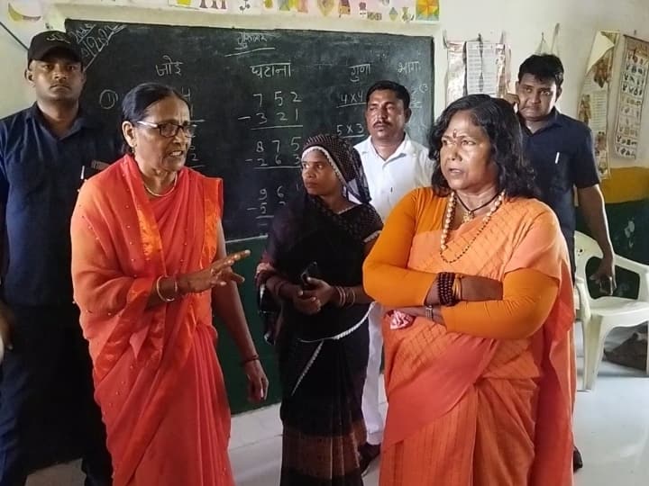 Kanpur: में सर्व शिक्षा अभियान की खुली पोल, मंत्री साध्वी निरंजन ज्योति ने शिक्षिका को लगाई जमकर फटकार,