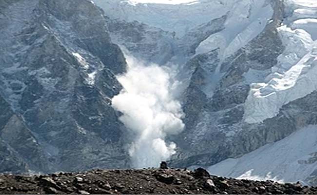 उत्तराखंड में हिमस्खलन बना आफत, बर्फ के तूफान में 10 ट्रेनी पर्वतारोही की मौत; 28 की तलाश जारी