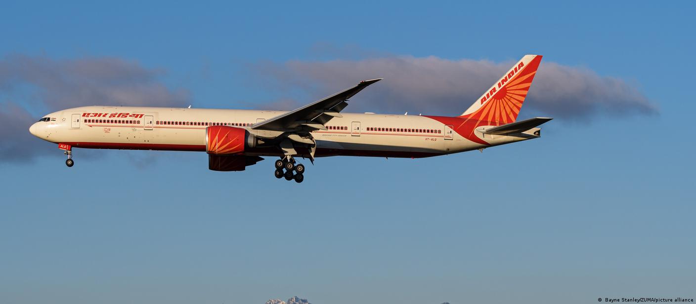 Air India को बड़ा झटका, यात्रियों को रिफंड के रूप में देने होंगे 10 अरब रुपये, 11 करोड़ का जुर्माना भी