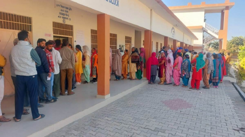 हिमाचल प्रदेश की 68 सीटों पर 10 बजे तक 5.3 फीसद हुई वोटिंग, CM जयराम और अनुराग ठाकुर समेत तमाम दिग्गजों ने डाला वोट