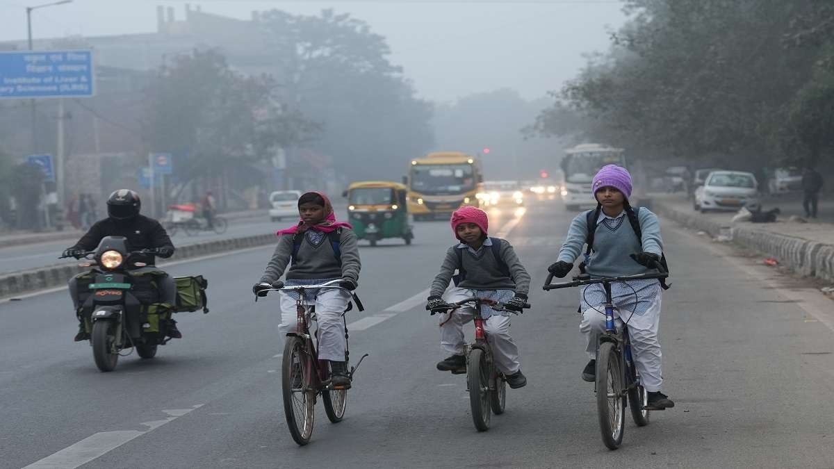 Delhi Winter Vacations: ठंड को देखते हुए दिल्ली में बढ़ाई गई स्कूल की छुट्टियां