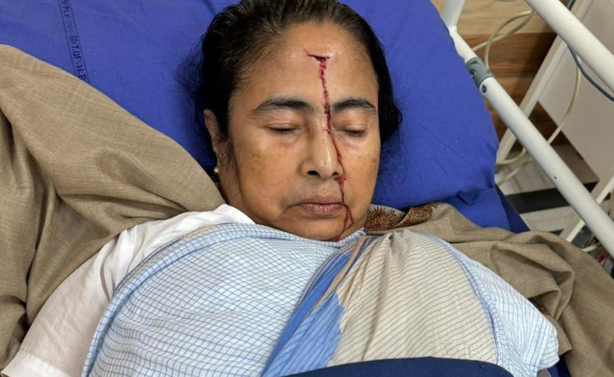 Mamata Banerjee: रहस्यमय कारणों से लगा ममता बनर्जी को चोट ?