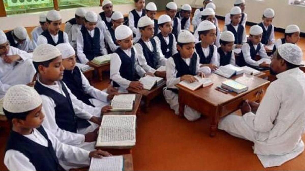 Lucknow News: लखनऊ के मदरसों में दी जा रही नफरत की शिक्षा, जानें क्या है मामला?